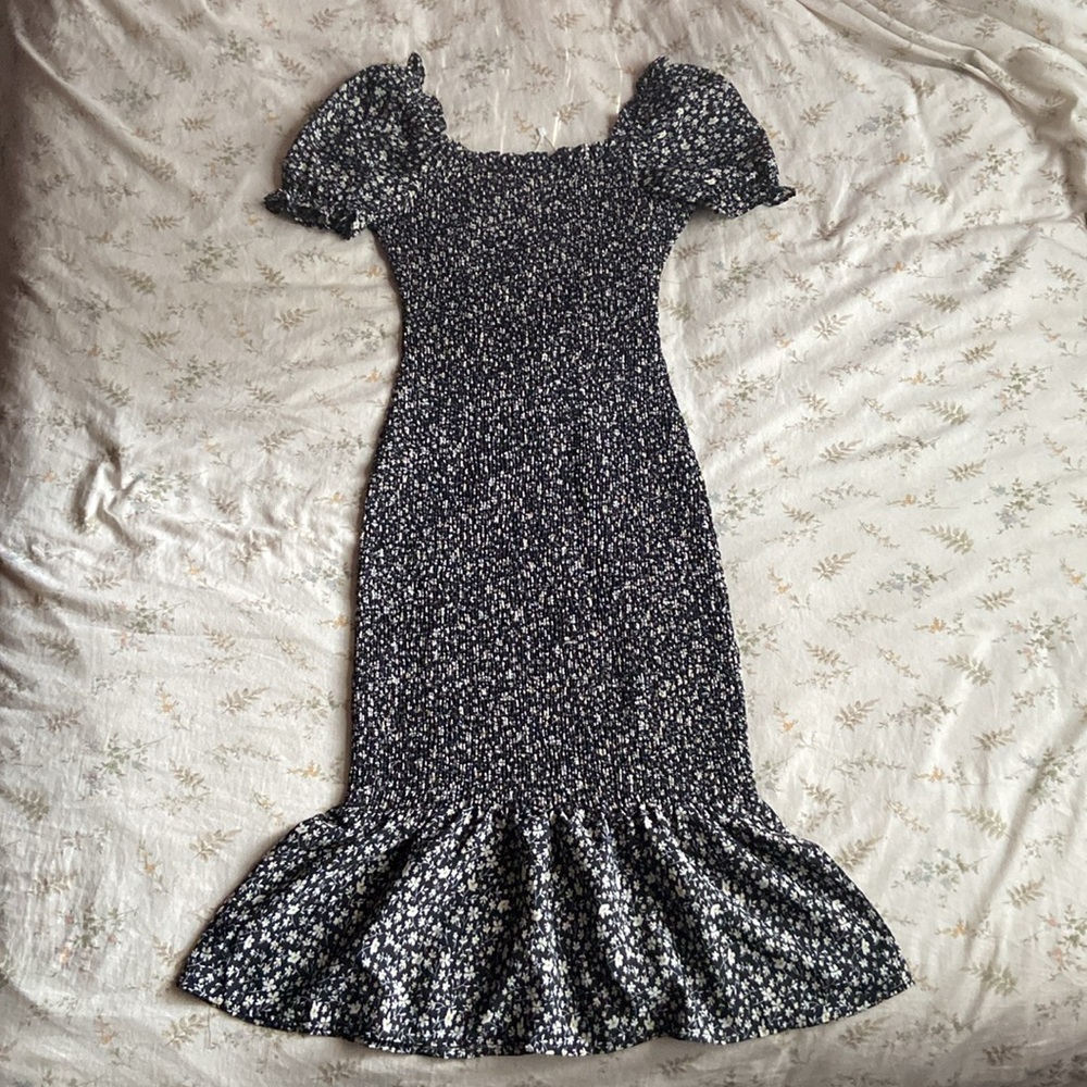 Pretty garden black floral body con midi dress size small in great condition
